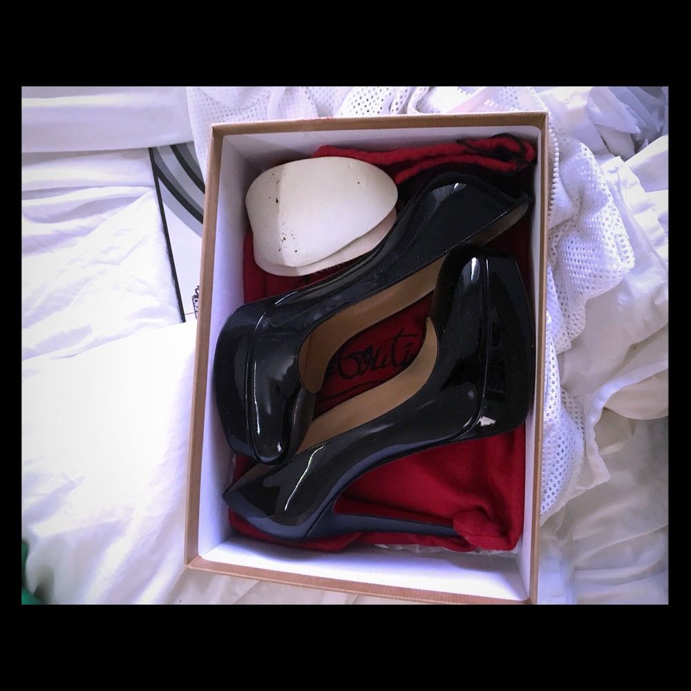 I’m selling my louboutin
